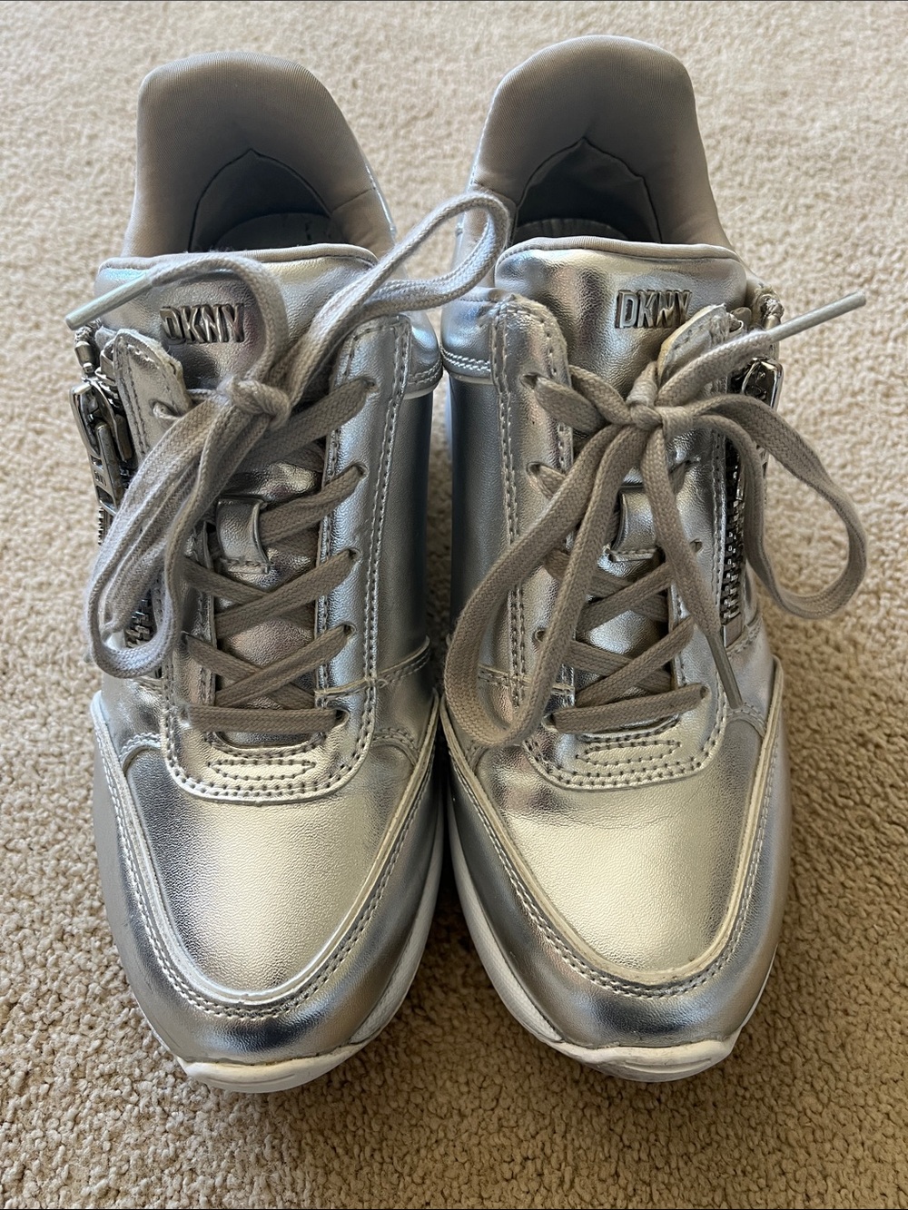 DKNY Pixie Silver Metallic Women's Fashion Sneakers with Side Zipper - size 7.5